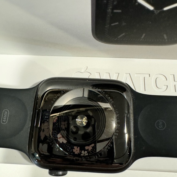 Apple Iwatch - Picture 3 of 3